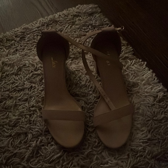 Nude elelax heels - Picture 1 of 2